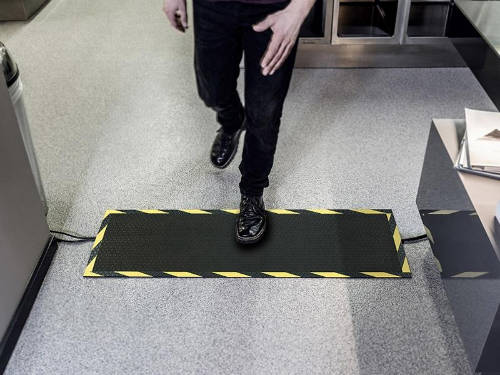 Kable Mat Rubber kábeltakaró gumiszőnyeg figyelemfelkeltő kerettel 40x120 cm